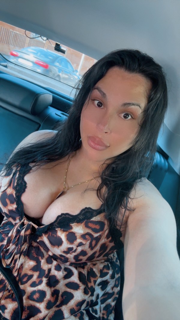 Soy muy discreta ven a conocerme Evelyn la perra