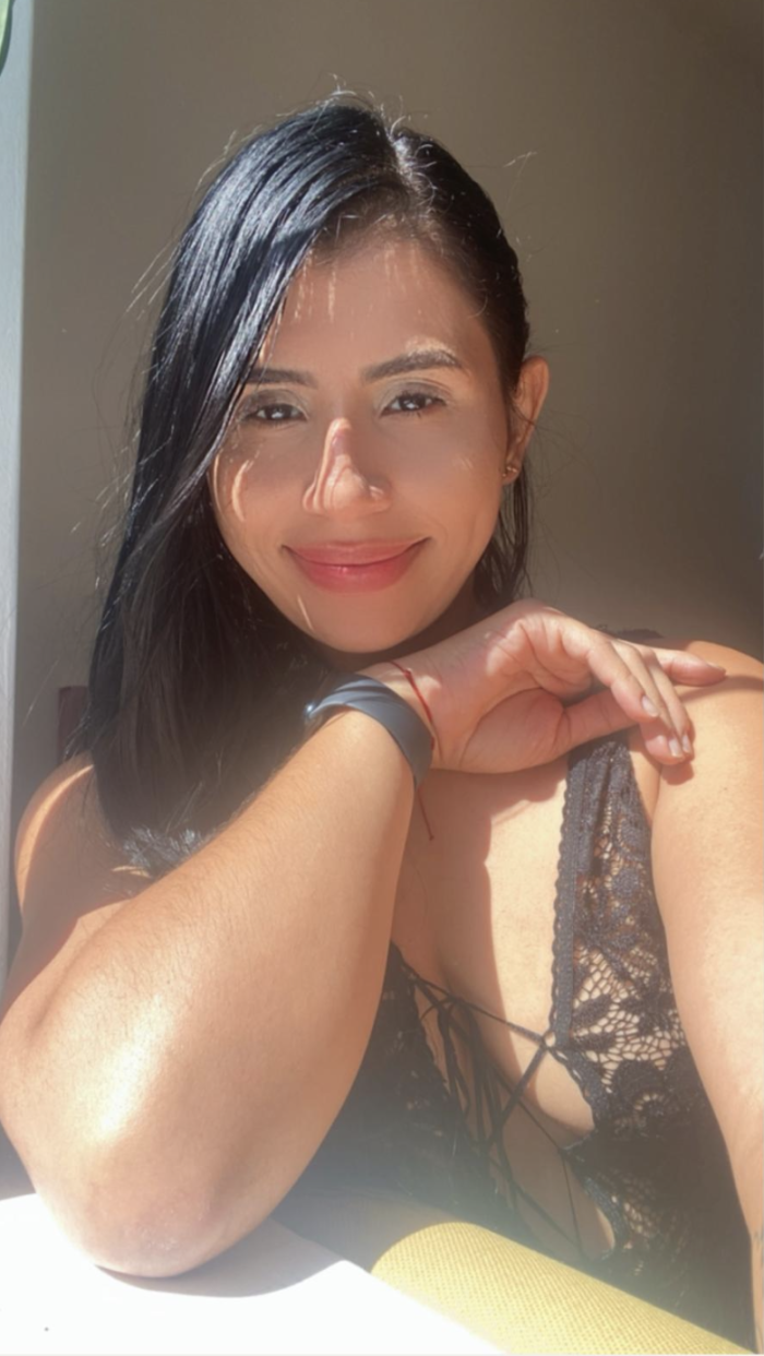 Isa (26 años) – Tu tentación colombiana