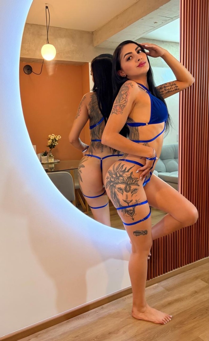 Sexy fiestera colombiana recién llegada