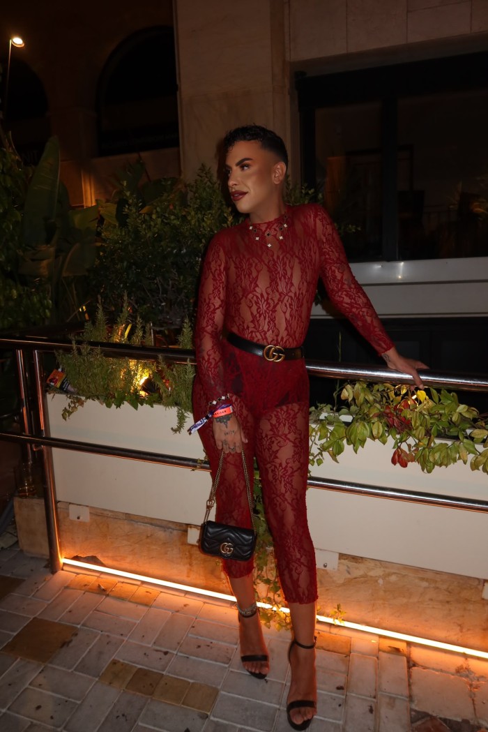 TRANS CAPRICHOSA MUY CANDENTE CACHONDA