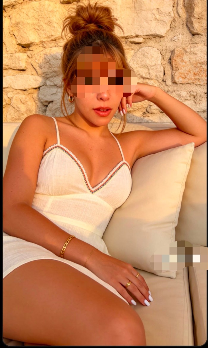 Jovencita ardiente juguetona