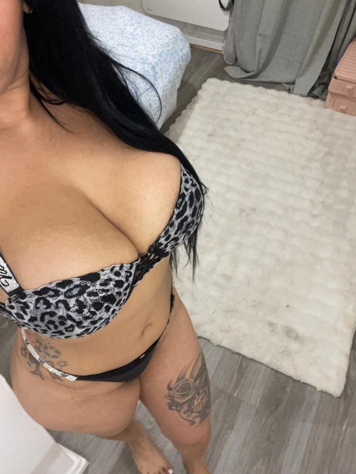 Mariana. 25 Años. Latina. Guapa implicacion maxima en blanes 24h
