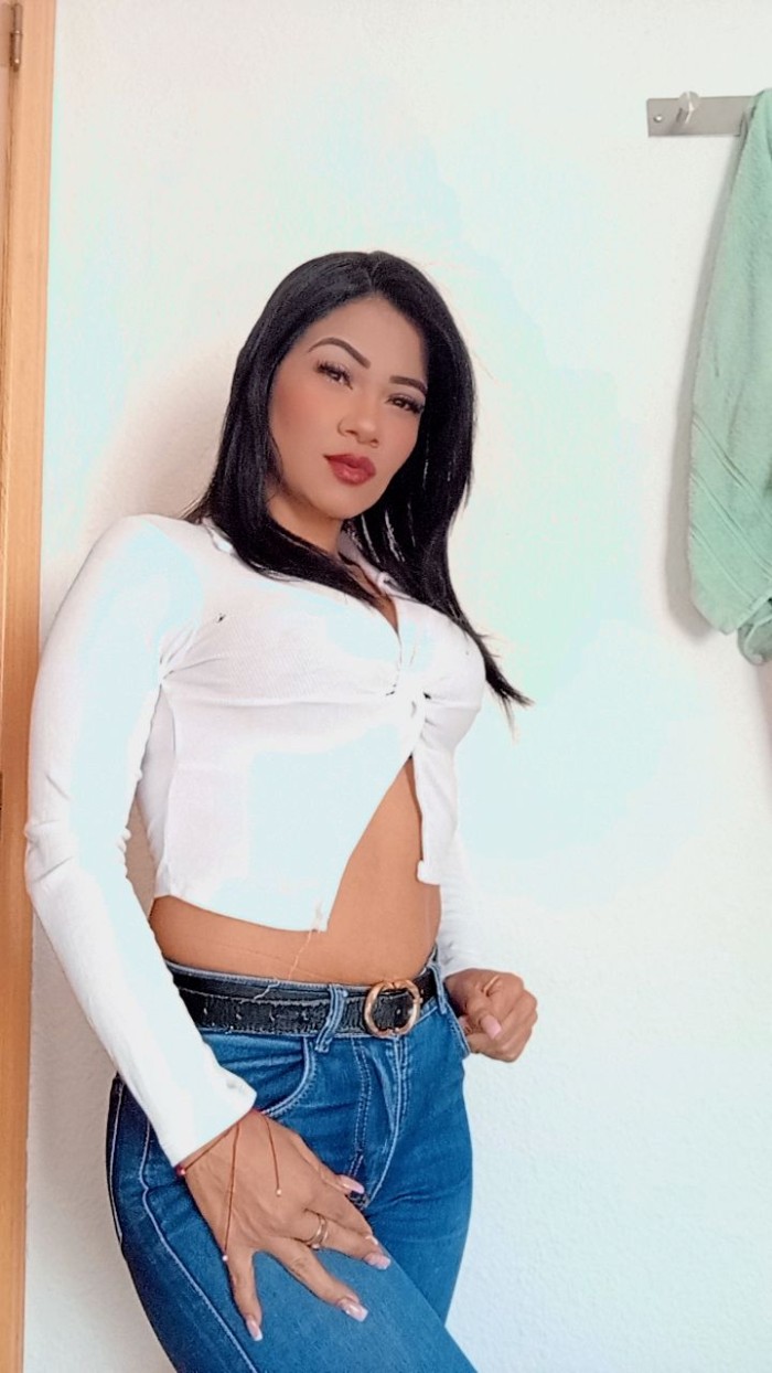 MIA, VENEZOLANA ARDIENDO EN CALOR, VIENES ?