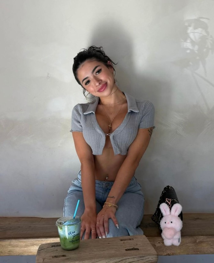 DIOSA DEL PLACER COMPLACIENTE CARIÑOSA