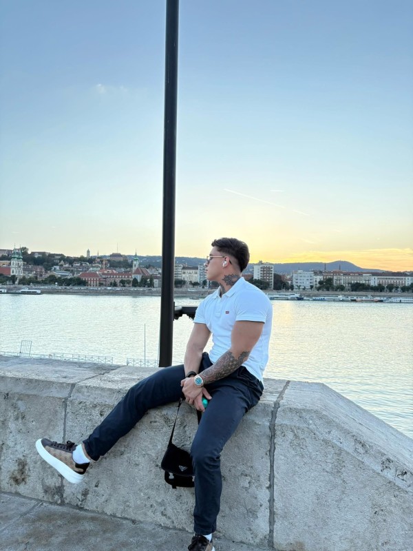 NOVEDAD ELEGANTE HOMBRE ESCORT XXL  EN IBIZA