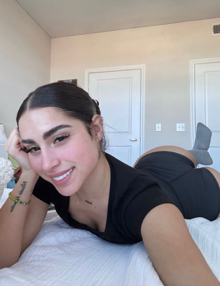 NOVEDAD NICOLE ESPAÑOLA CHOCHITO HÚMEDO ME CORRO A CHORROS
