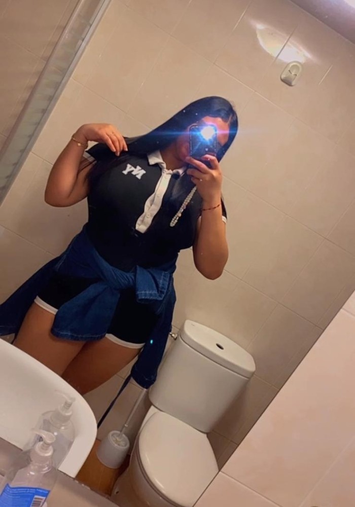 JOVENCITA FIESTERA COMPLACIENTE EN TORREVIEJA