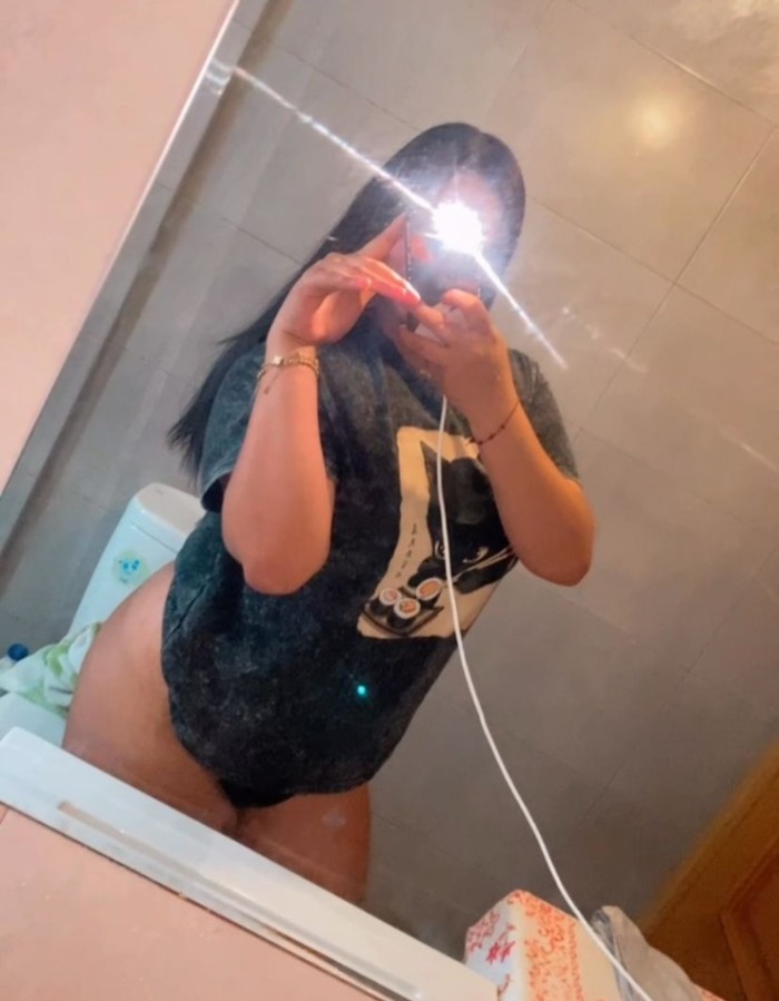 JOVENCITA FIESTERA COMPLACIENTE EN TORREVIEJA