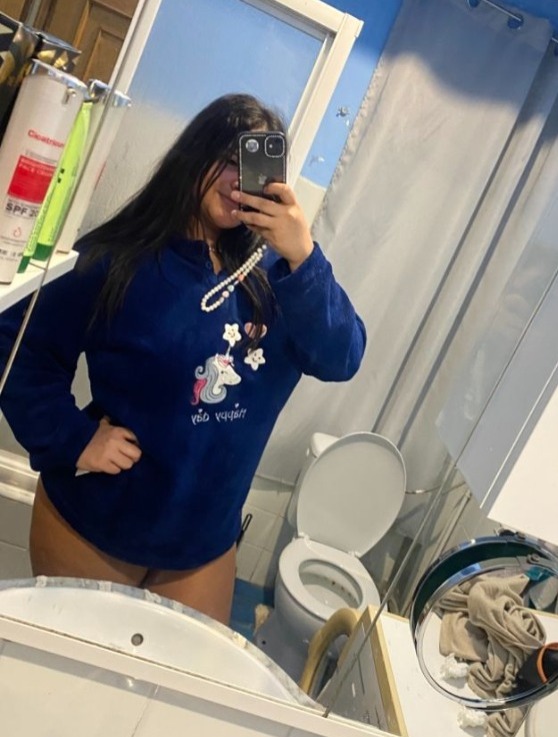 JOVENCITA FIESTERA COMPLACIENTE EN TORREVIEJA
