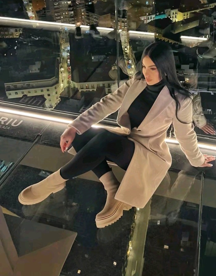 Hermosa dama natural