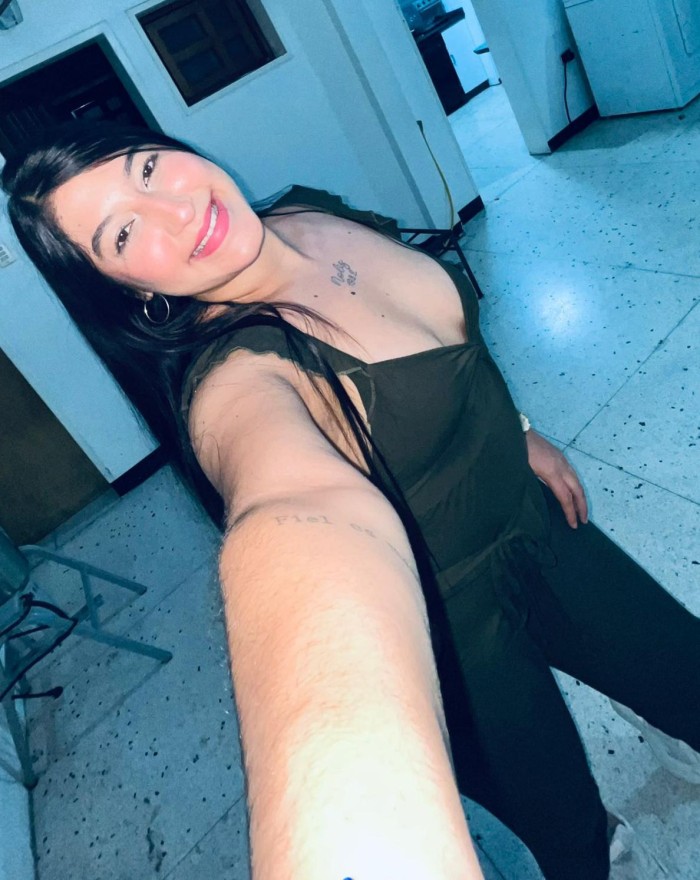 MUJER DELICIOSA COMPLACIENTE EN ZONA CARREFUR