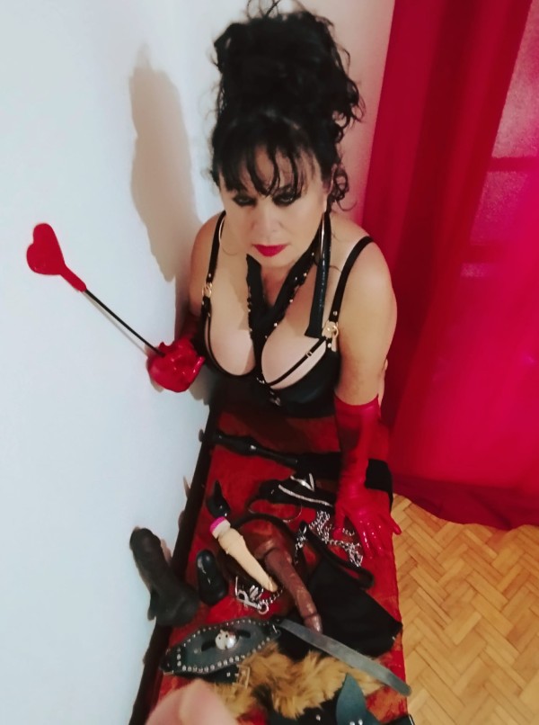 AMA LAURA… MUJER DOMINANTE,ESPECIALISTA EN SADO