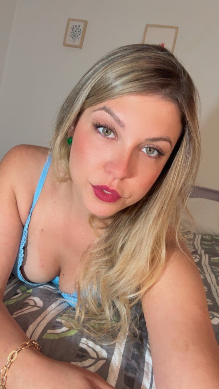 Bianca Beltrán Rubia de Ojos Verdes!!