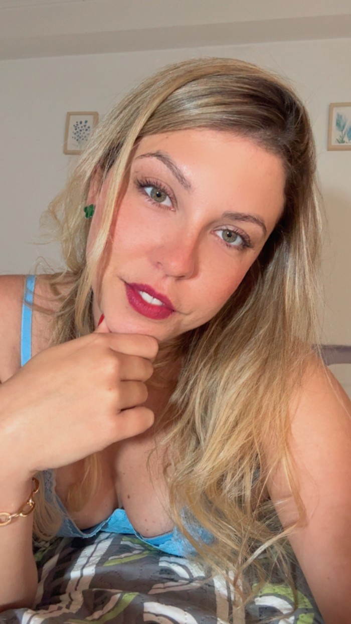 Bianca Beltrán Rubia de Ojos Verdes!!