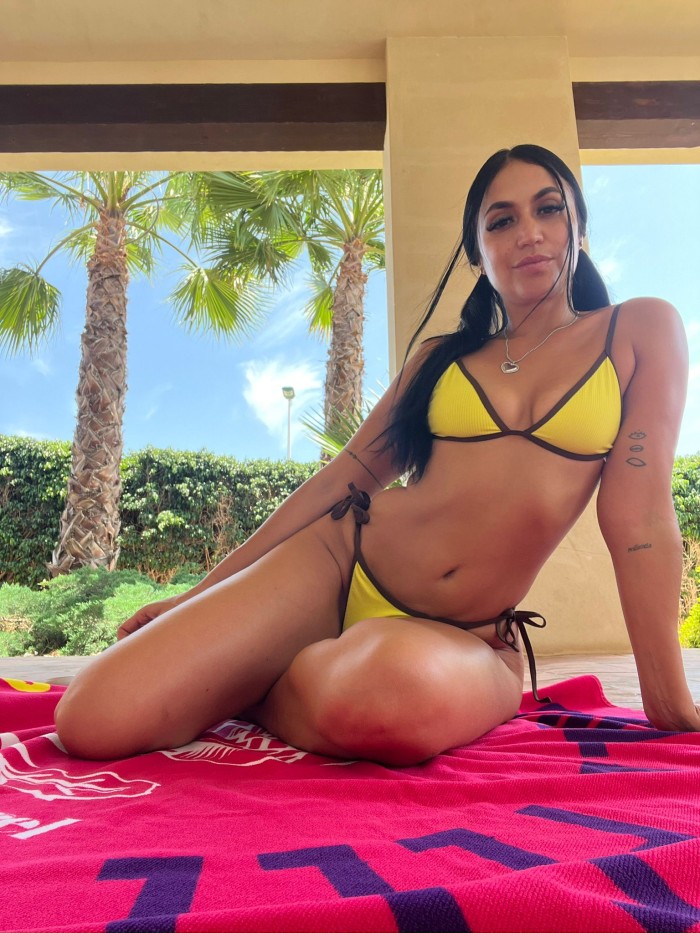 TU LATINA CACHONDA LISTA PARA TUS DESEOS