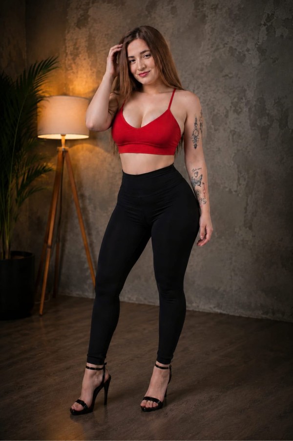 HERMOSA LINDA MUJER PARA TI EN IBIZA FIGUERETAS
