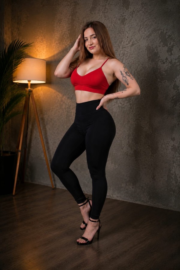HERMOSA LINDA MUJER PARA TI EN IBIZA FIGUERETAS