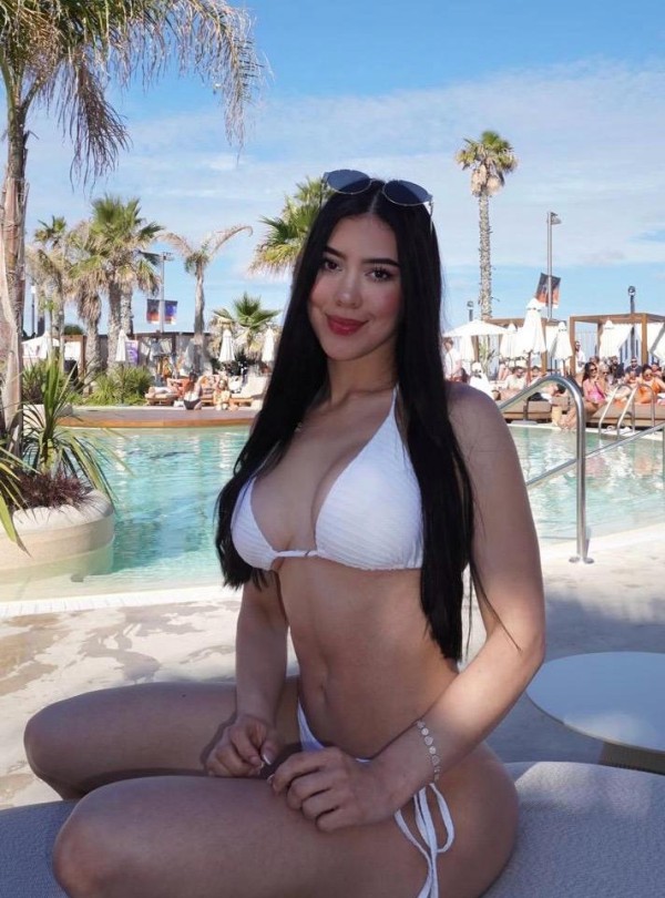 Emma latina cariñosa sexy