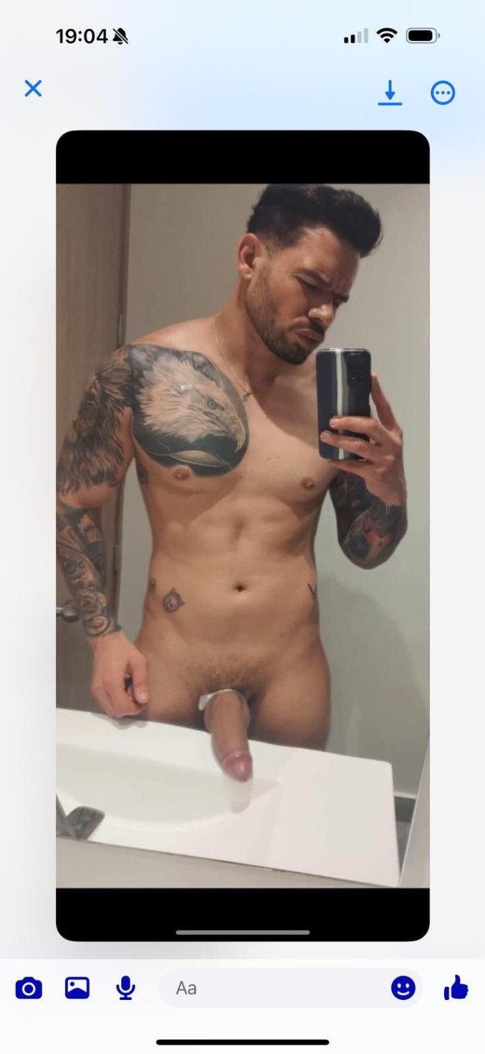 Dos latinos pollones un fuego en la cama