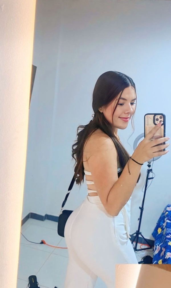 JOVENCITA FOGOSA CON GANAS DE DIVERSIÓN
