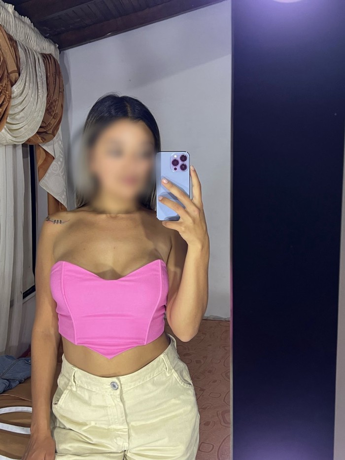 Bebé juguetona 22 añitos completamente morbosa