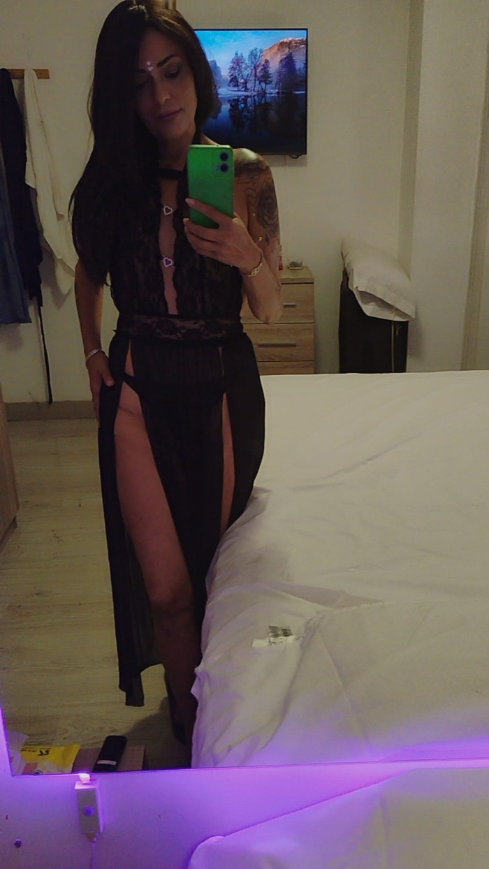 Brasileña preciosa divertida y caliente