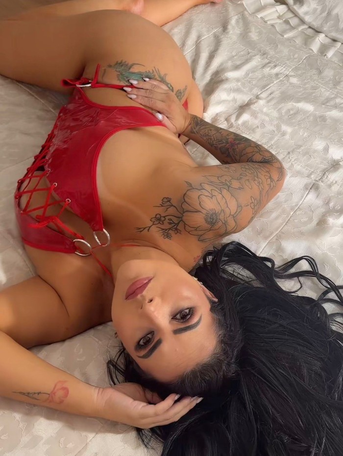 BRASILEIRA DE LUJO EXPLOSIVA Y JUGUETONA