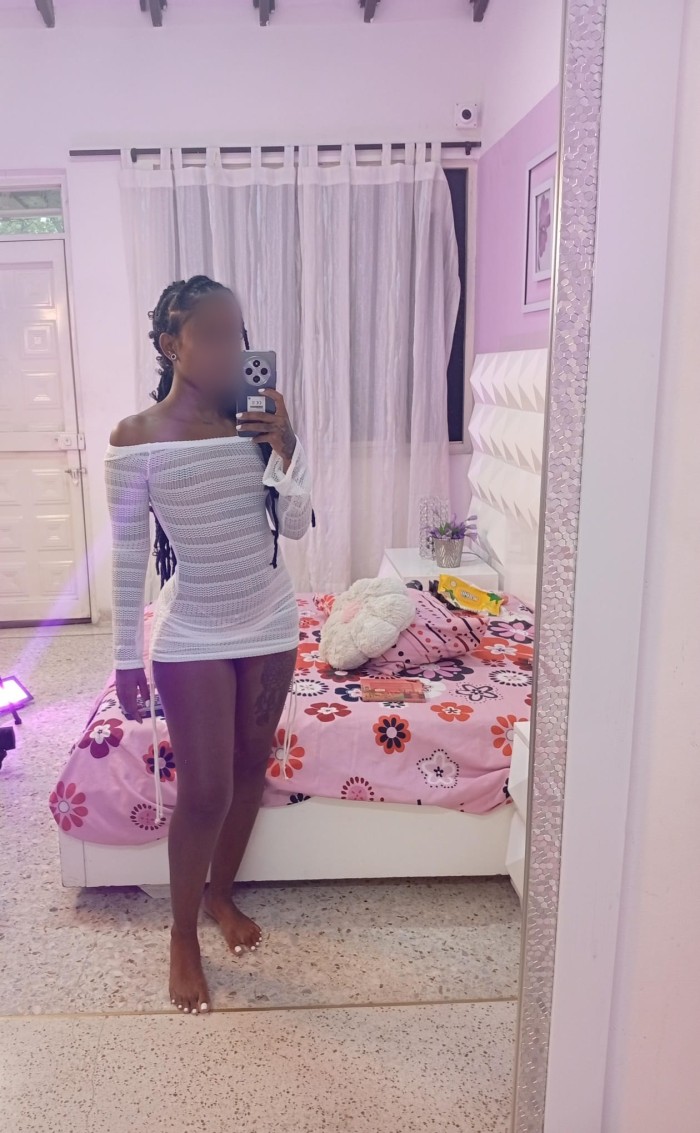 Morena sexy guapa elegante