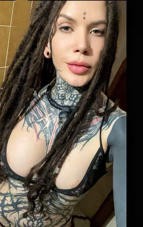 Barrio Ciudad jardín ARDIENTE BRASILEÑA TATUADA 624563578