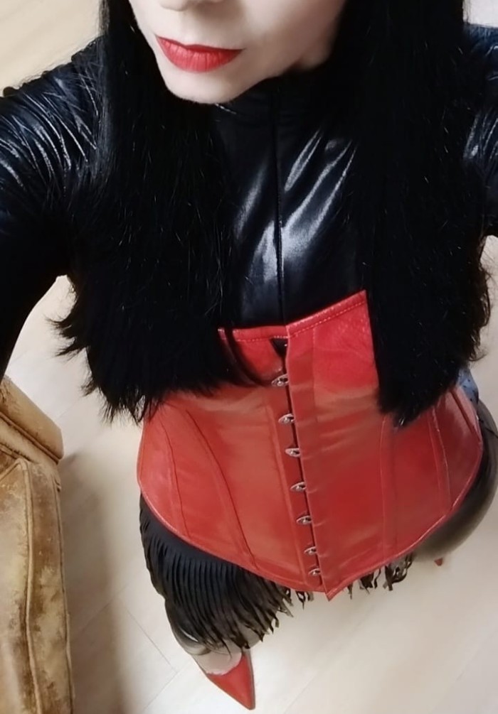 Exclusiva Dominatrix profesional FemDom Madrid