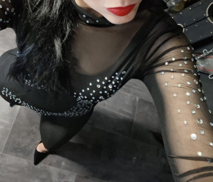 Exclusiva Dominatrix profesional FemDom Madrid