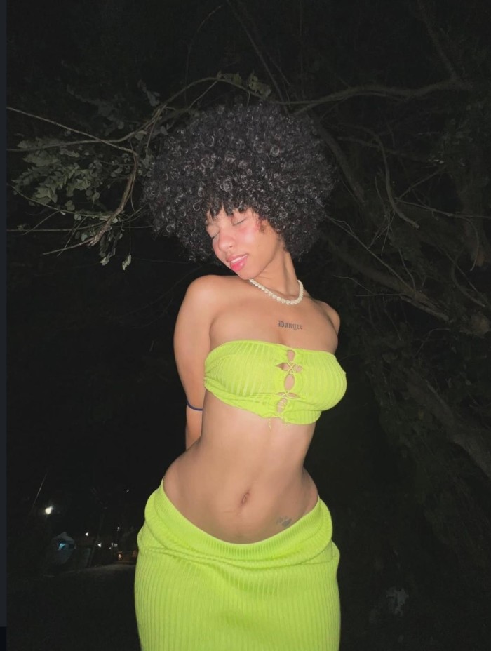 ARDIENTE SENSUAL COMPLACIENTE BOMBA DE SEXO