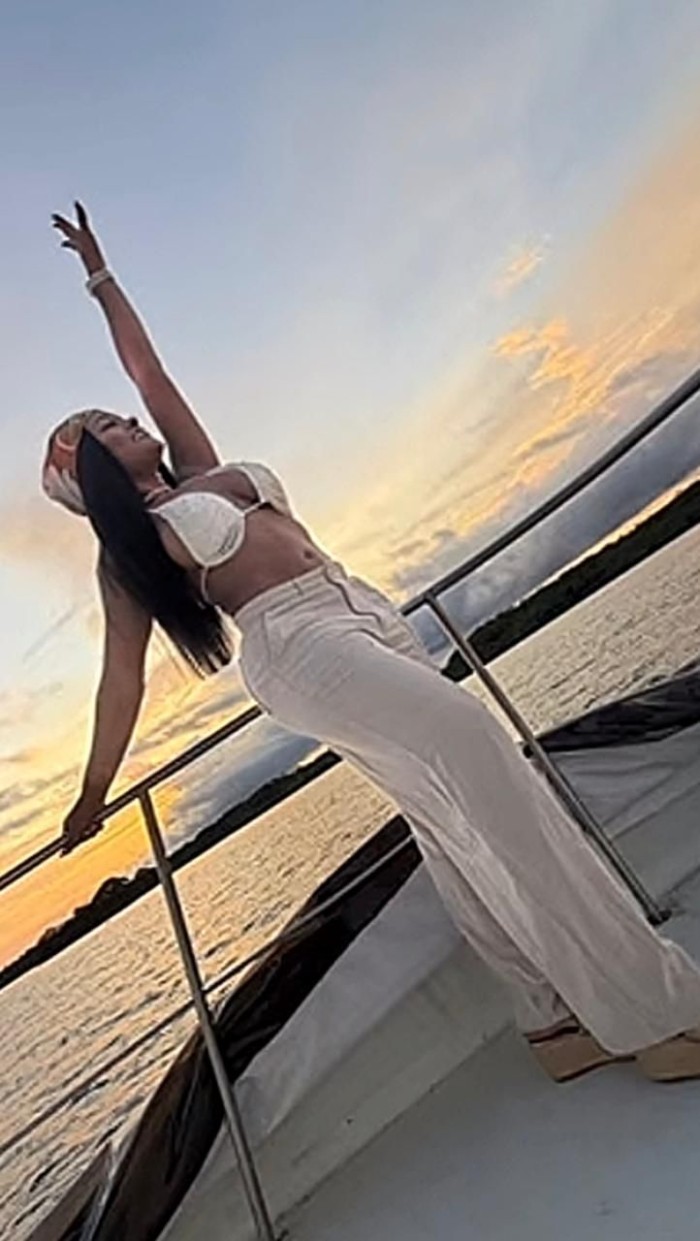 EXQUISITA MUJER COLOMBIANA SIN LIMITES EN LA CAMA