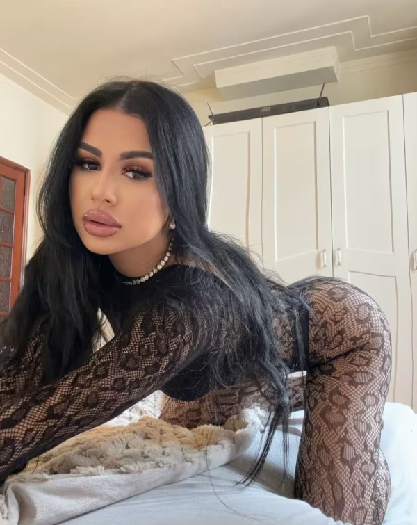 Amanda atractiva nueva en Benidorm centro llámame lo pasaremos bien