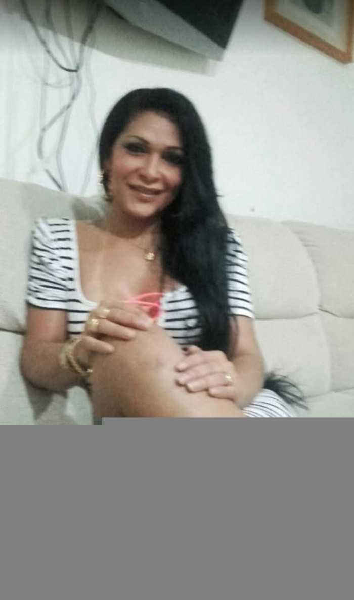 Bombonazo brasileña atenta cariñosa completa