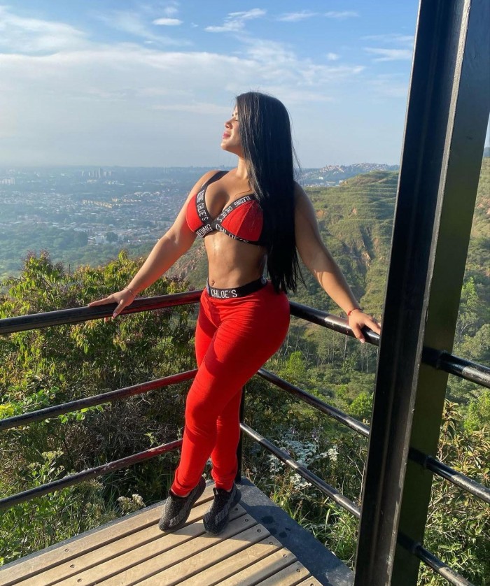 MUJER DELICIOSA FIESTERA COMPLACIENTE EN FERROL
