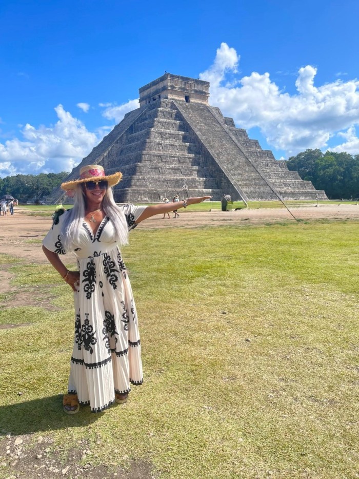CACHONDA Y FEMENINA