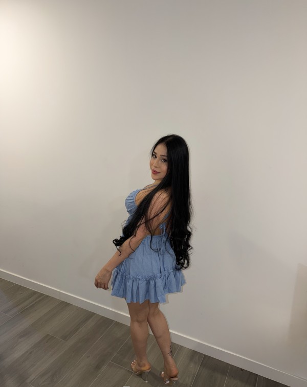 Hermosa mujer trans completa nueva en la ciudad