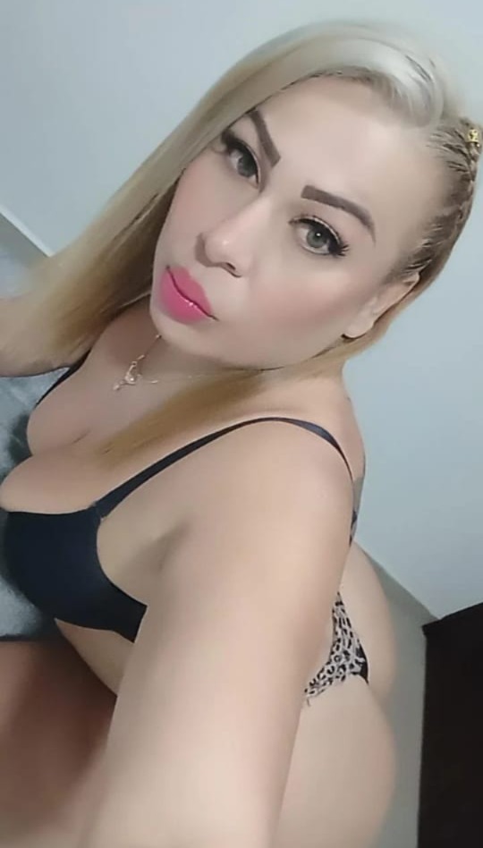 EN CASTELLON COLOMBIANA DESEO QUE ME COMAS
