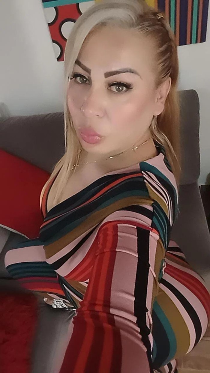 EN CASTELLON COLOMBIANA DESEO QUE ME COMAS