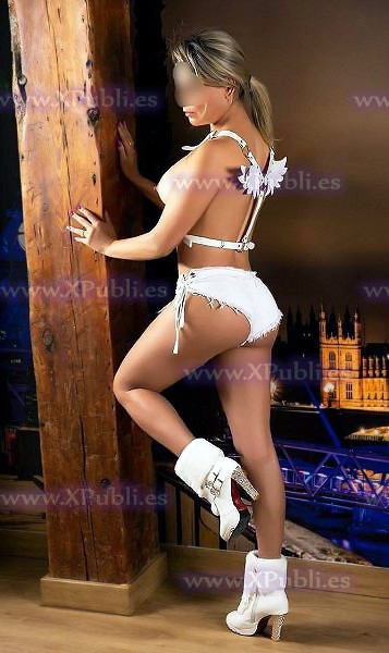 BRASILEIRA MEGAN PURA ELEGANCIA Y DISTINCION EN MILLADOIRO