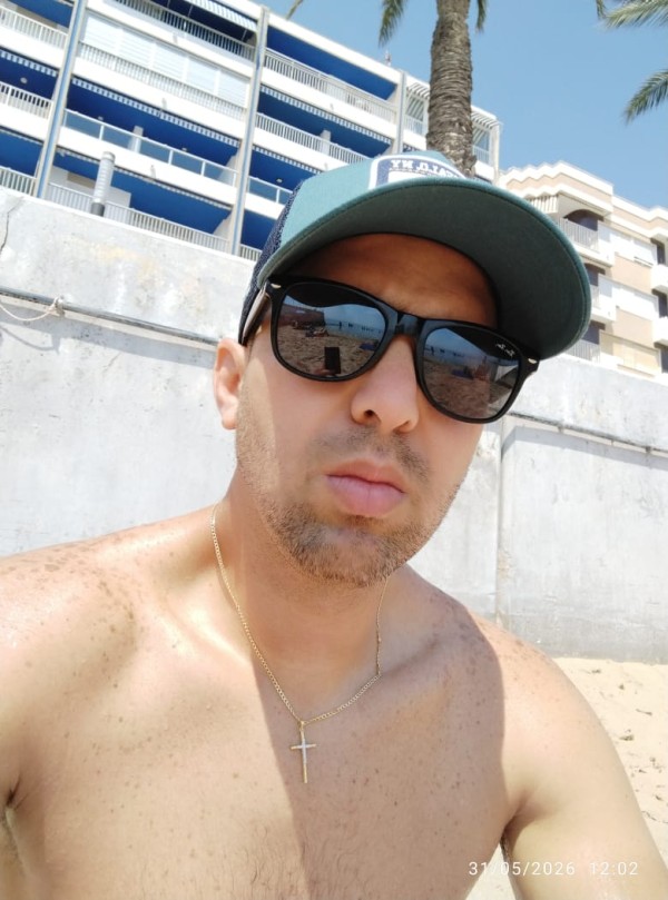 Daniel solo parejas y chicas