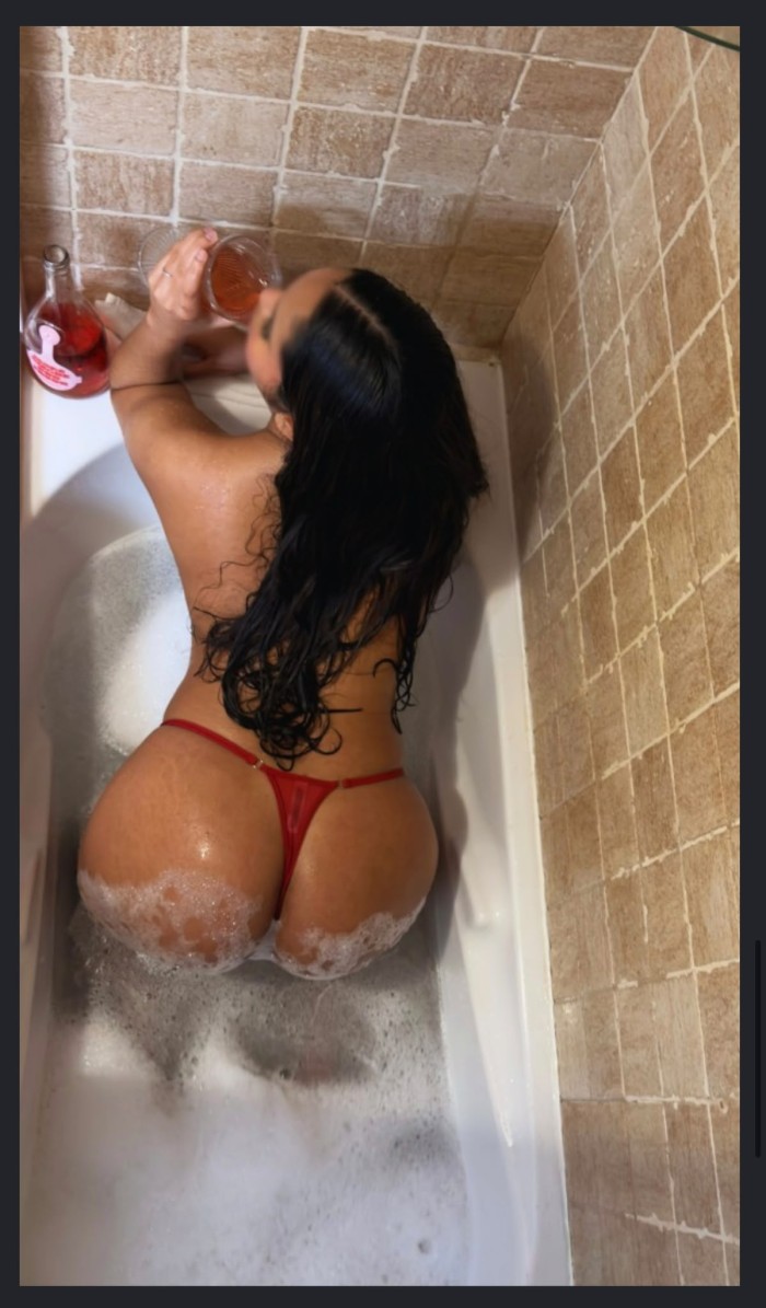 PARAGUAYA ARDIENTE FIESTERA NOVEDAD EN ESTEPONA