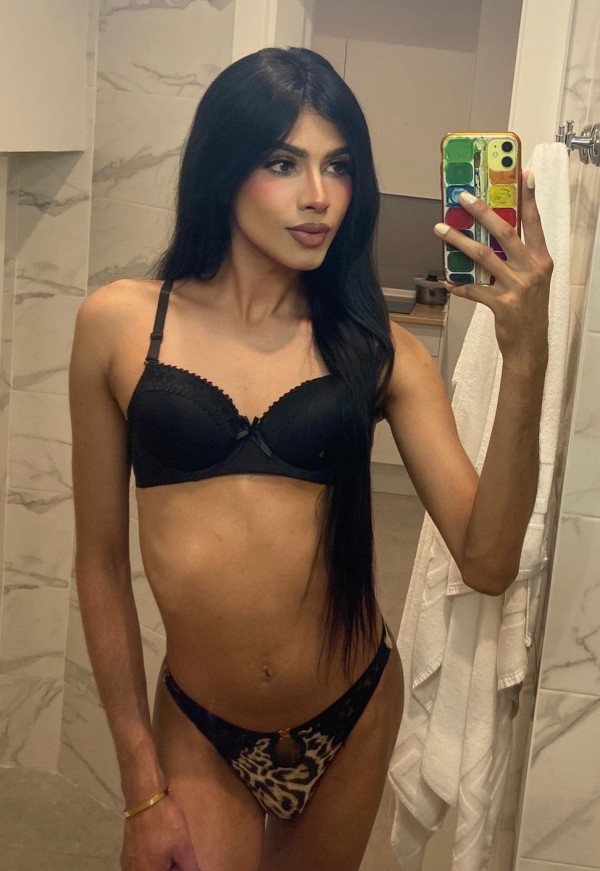GUAPISIMA KATY TRANS UNICA FEMENINA FUENGIROLA