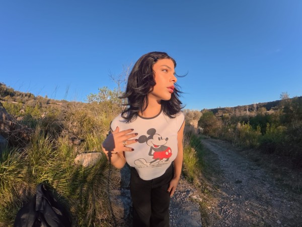 Exótica joven real a la fotos femenina auténtica