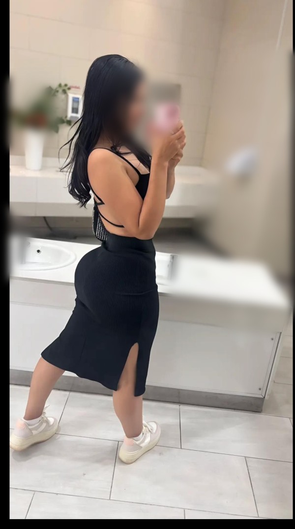 BELLA JOVENCITA DE CURVAS NATURALES ARDIENTES FIESTERA UNICA NOVEDAD