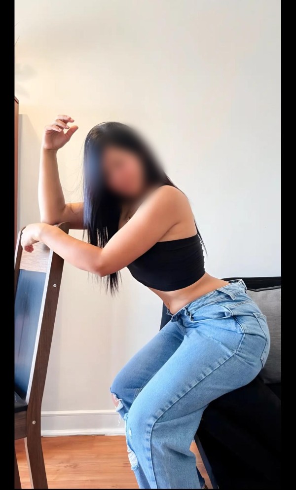 BELLA JOVENCITA DE CURVAS NATURALES ARDIENTES FIESTERA UNICA NOVEDAD