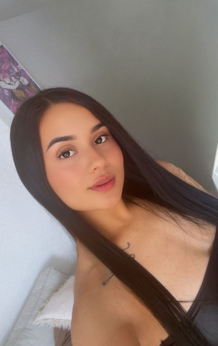 NOVEDAD EN HOSPITALET , COLOMBIANA JOVENCITA VICIO