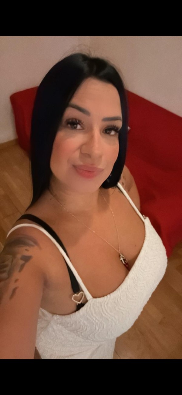 AMBAR CAÑERA Y TRAVIESA LATINA EN MATARO