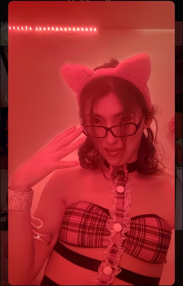 Travesti muy femenina Fiestera super caliente